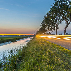 荷兰开阔的草原景观图片