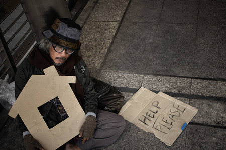 无家可归者或乞丐的生活是悲伤的肮脏的贫穷的饥饿的疲倦的恐惧的图片