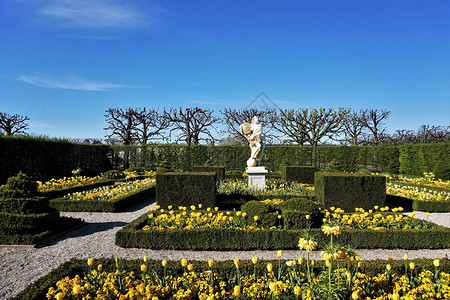 美丽的低德国花朵园在Herrenhausen高清图片
