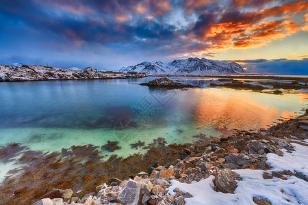 挪威罗弗敦斯日落时的风景图片