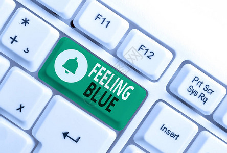 概念手写显示感觉蓝色概念意义因悲伤或想念某人而感到绝望的白色pc键盘背景图片