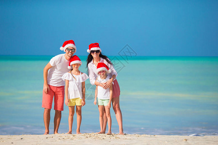 圣诞假期的美好家庭图片