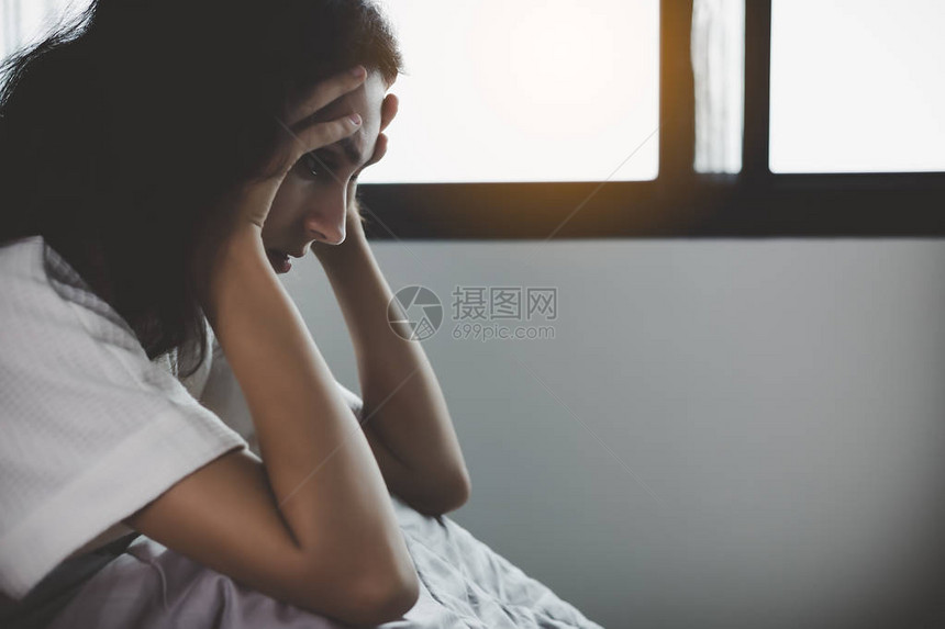 美丽的女人失眠了几个月图片