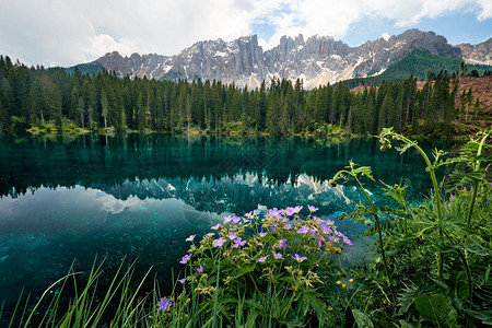 Carezza湖景观图片