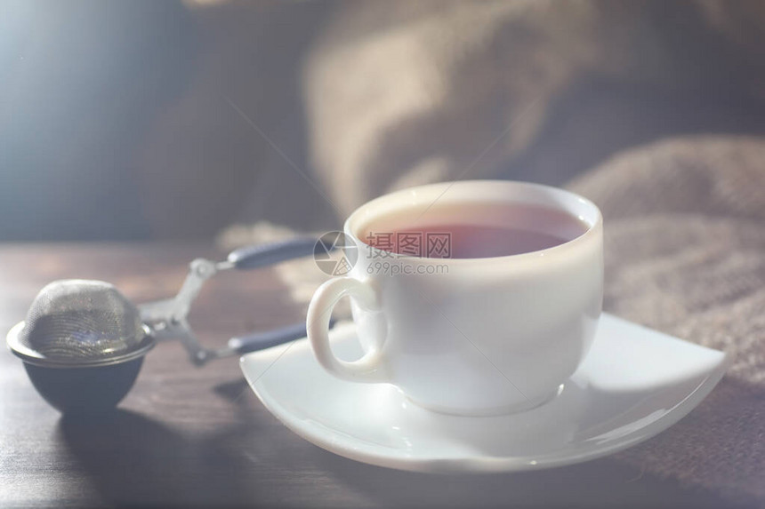 用brewin在餐桌上泡茶图片