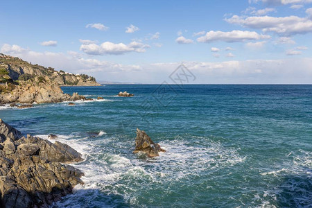 意大利海水卡拉布里亚海景滩全景海滩景观地中海岸线天堂海滩夏日图片