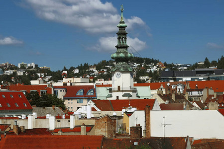 布拉迪斯拉发斯拉瓦基亚的旧城区的迈克尔门和城市建筑图片