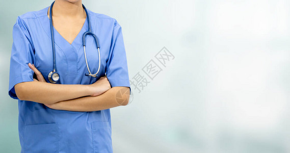 医院办公室的女医生或护士医疗保健业务和医生服务单图片
