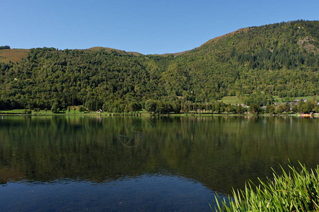 圣拉里法国比利牛斯山村的景色图片