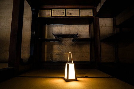 照明和日式房屋图片