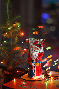 圣诞fir树与灯光和糖果甘蔗图片