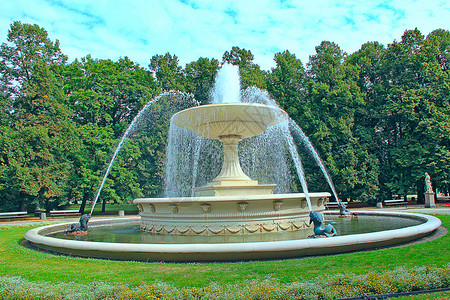 华沙城市公园碗中的大喷泉美丽的喷泉在华沙公园夏日公园图片