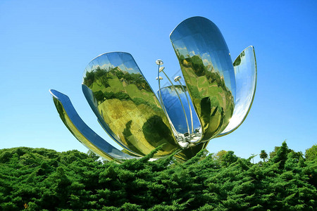 著名的钢铝花卉雕塑图片