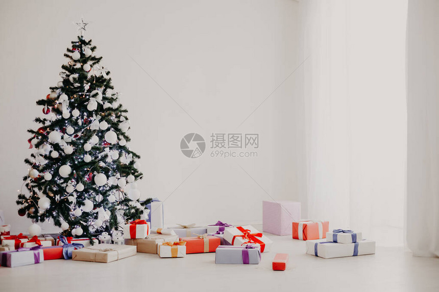 圣诞装饰新年树礼2018图片