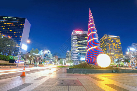 位于首尔市著名地标的Cheonggyecheon运河附近的壳牌塔纪念图片