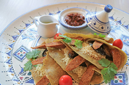 摩洛哥式荞麦薄饼配蒸粗麦粉摩洛图片