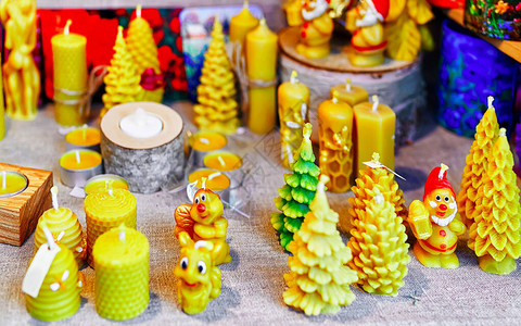 在拉脱维亚里加圣诞市场的摊位上出售的手工蜡烛展会从12月初到图片