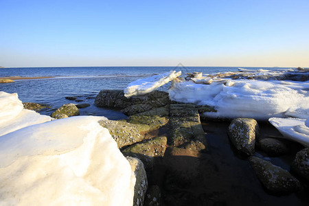冬天的海边风景图片