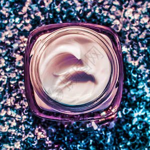 化妆品牌防晒霜spf和面部护理概念图片素材