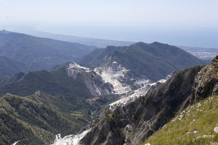 在意大利阿普安阿尔卑斯山的蒙特萨格罗Monte图片