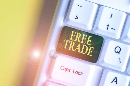 手写文本自由贸易概念照片国际贸易在没有关税的情况下顺其自然进程白色pc键盘背景图片