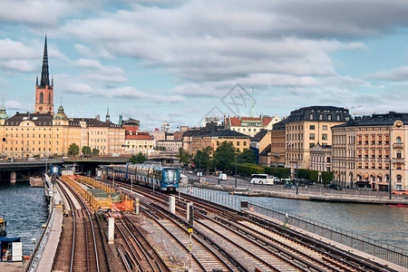 斯德哥尔摩市的风景瑞典有铁路和火图片