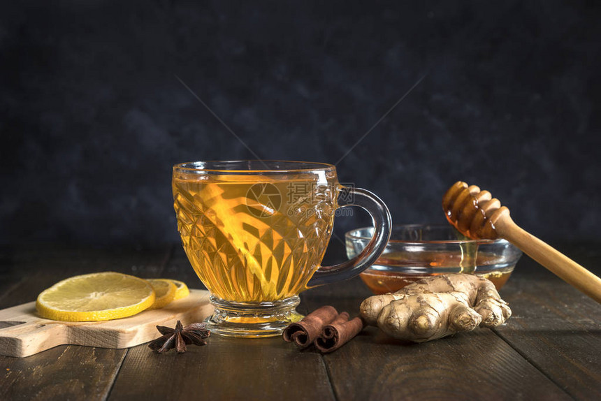 茶加柠檬姜汁和蜂蜜图片