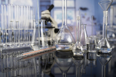科学实验室实验室玻璃桌上的瓶子试管和图片