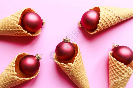 红圣诞面包圈冰淇淋甜图片