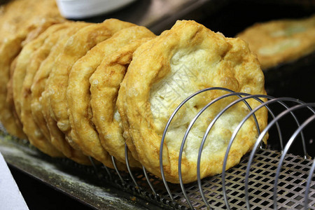 供市场销售的传统饥饿食品特色菜lngoslangoslanongosla背景图片