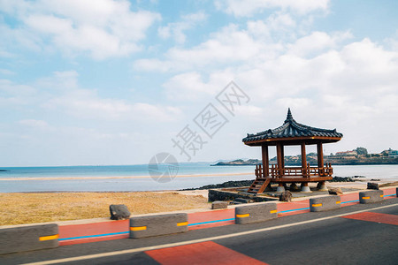 韩国济州岛沿海公路和韩国传统展图片