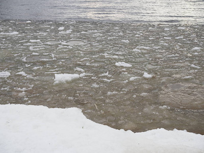 春天的冰漂在河底纹理浮冰上三月在河上图片