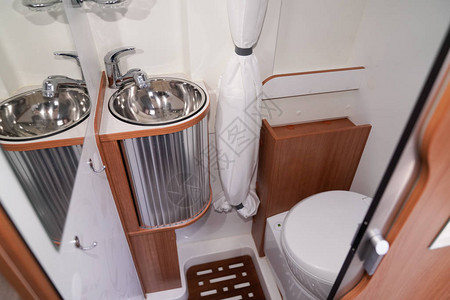 露营浴室现代vanlife水槽面包车房洗手间马桶水槽淋浴柜图片