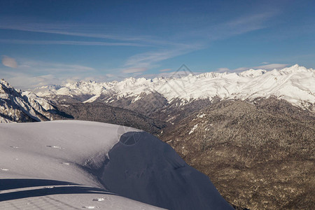 雪山冬季滑雪场图片