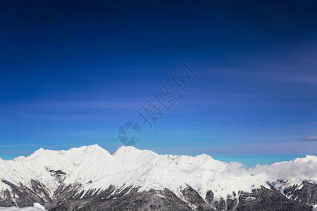 雪山冬季滑雪场图片