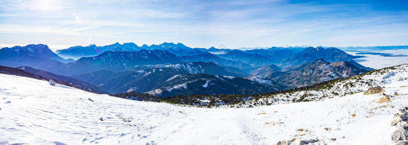 万科松花湖滑雪场斯洛文尼亚佩卡山顶端KamnikSavinja阿尔背景