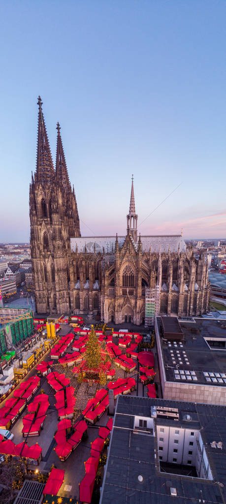 德国科隆大教堂前的圣诞节市场图片