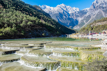 是丽江古城附近玉龙雪山图片