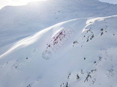 瑞士阿尔卑斯山的雪覆盖高清图片