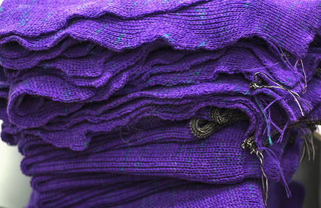 在现代编织机上编织的编织图片