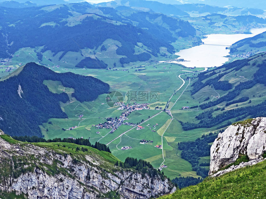 瑞士施维兹州斯图登Schwyz县Shillsee人造湖一带的图片