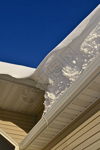 暴风雪过后房子屋顶图片