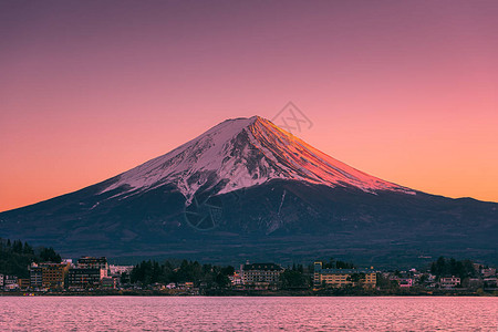 在日本山梨县南充区富士河口湖的河口湖背景图片