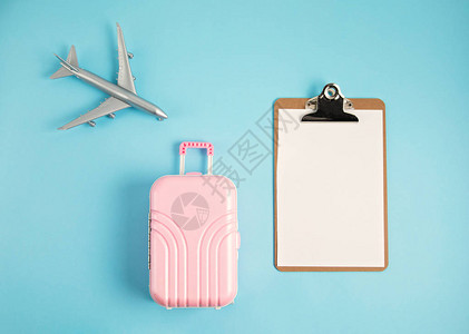 旅行准备旅游航空公司低成本航班行李包装概念图片