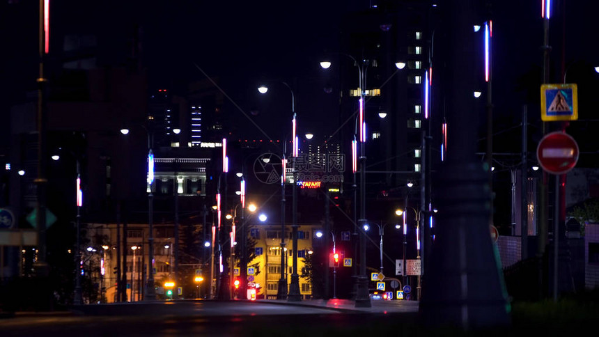 大城市中心的夜景图片