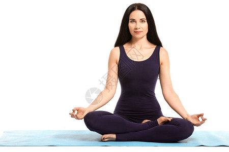 白色背景下练习瑜伽的女人背景图片