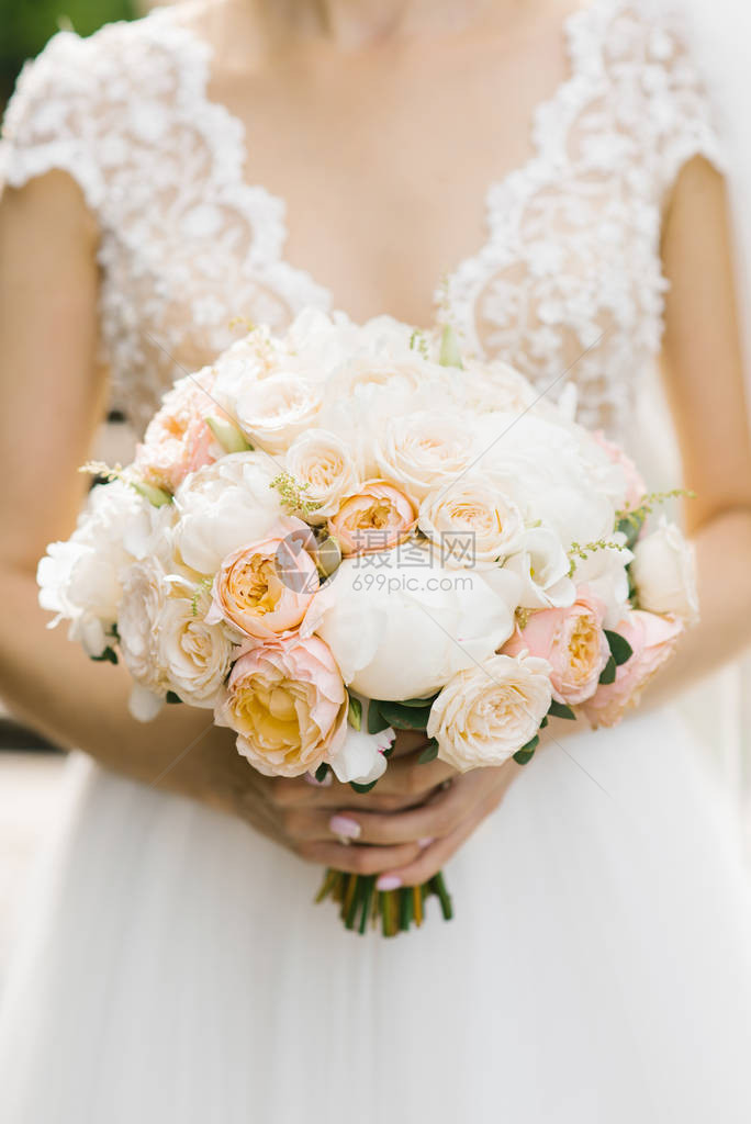 美丽的婚礼花束玫瑰花图片
