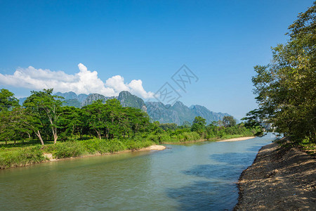老挝VangVieng老挝和南宋Rive的村庄背景图片