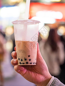 珍珠奶茶是夜市的传统饮品图片