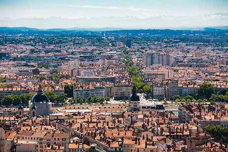 在阳光明媚的日子里昂全景高架视图里昂的空中图片